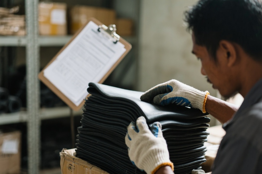 Menghindari Denda Besar: Strategi Memenuhi Standar Ekspor Karet ke Tiongkok