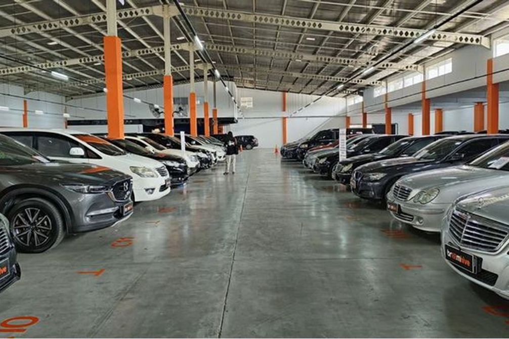 Desain Website Showroom Mobil